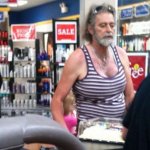 Weird-People-At-Walmart-3.jpg