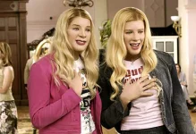 B000I9YV62_WhiteChicks_UXSY1._V142637624_SX1080_.webp