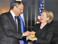 Hillary-Lavrov-Russian-Reset-Button-AP-640x480.webp