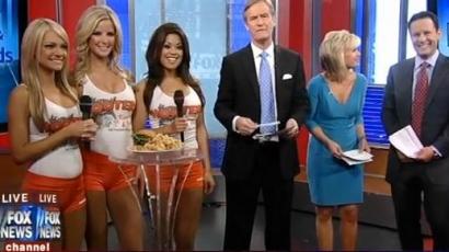 hooters[2].jpg