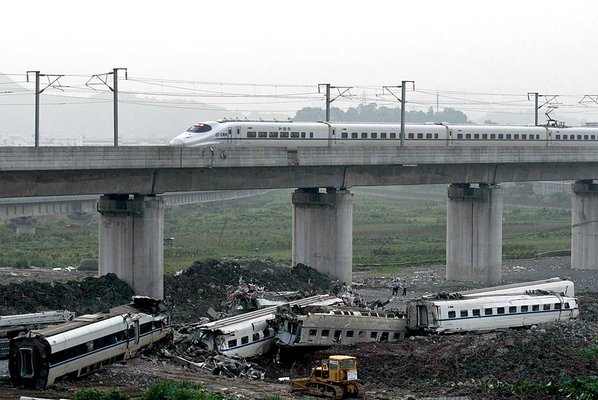 China_Train_Crash_t598.jpg