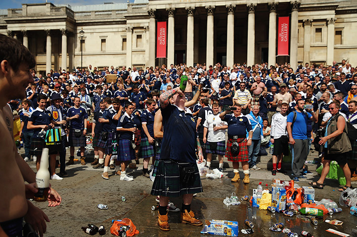 Scottish-football-fans-ga-022.jpg