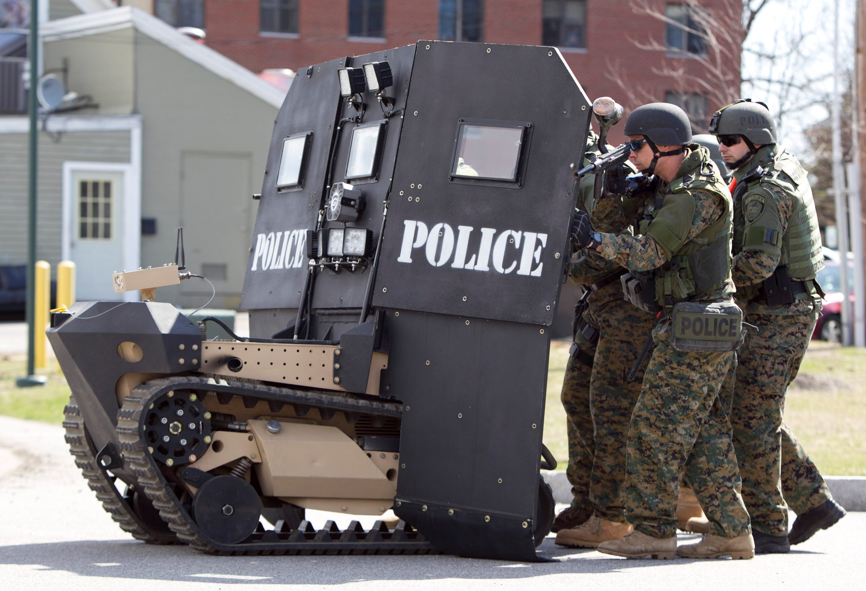 frightening-aclu-report-shows-how-militarized-americas-cops-really-are.jpg
