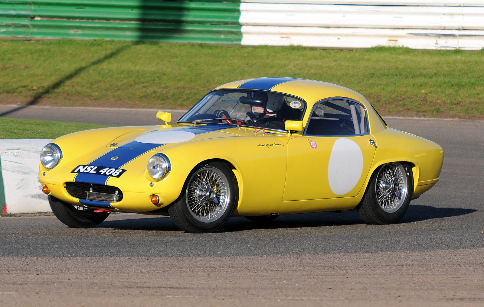 Lotus_Elite_at_Mallory_Park.JPG